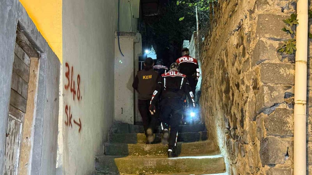 Diyarbakır’da 300 polisle narkotik uygulaması: 9 şüpheli hakkında işlem yapıldı