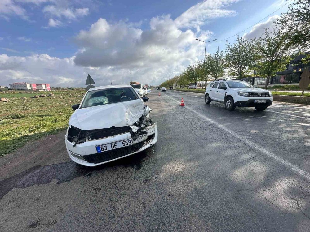 Siverek’te otomobil ile hafif ticari araç çarpıştı: 1 yaralı