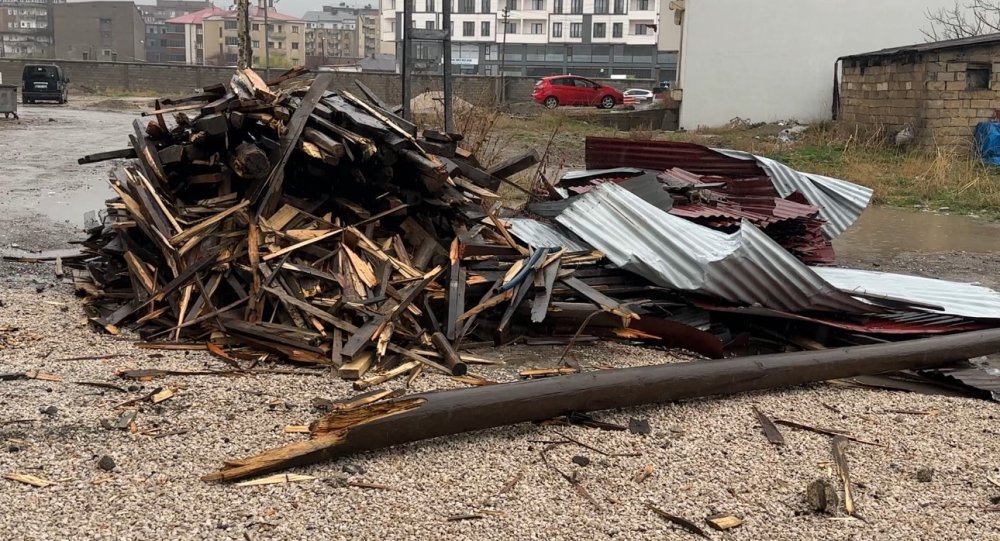 Yüksekova’da fırtına sonrası hasarın boyutu gün yüzüne çıktı