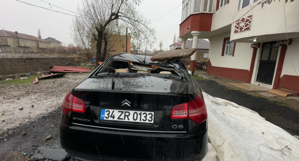 Yüksekova’da fırtına sonrası hasarın boyutu gün yüzüne çıktı