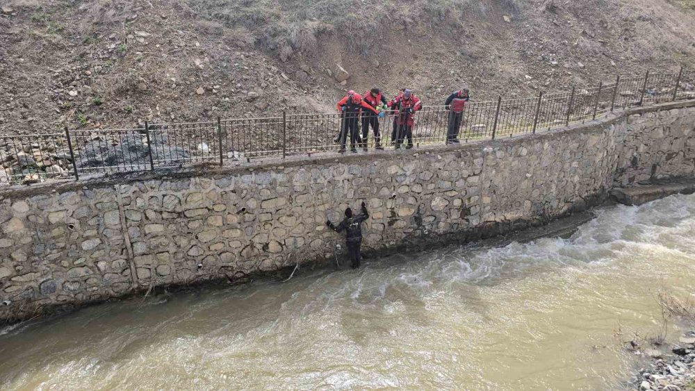 Geçen sene aynı bölgede eşini kaybeden kadın için 130 kişilik ekip seferber