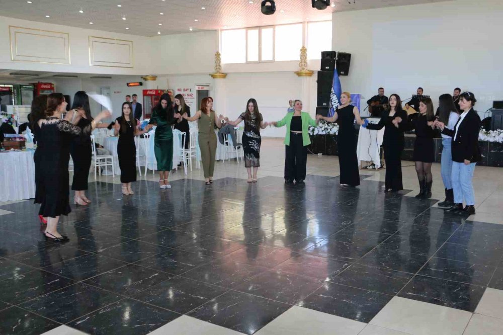 Diyarbakır’da hayırseverler destek çıktıkları öğrencilerle buluştu