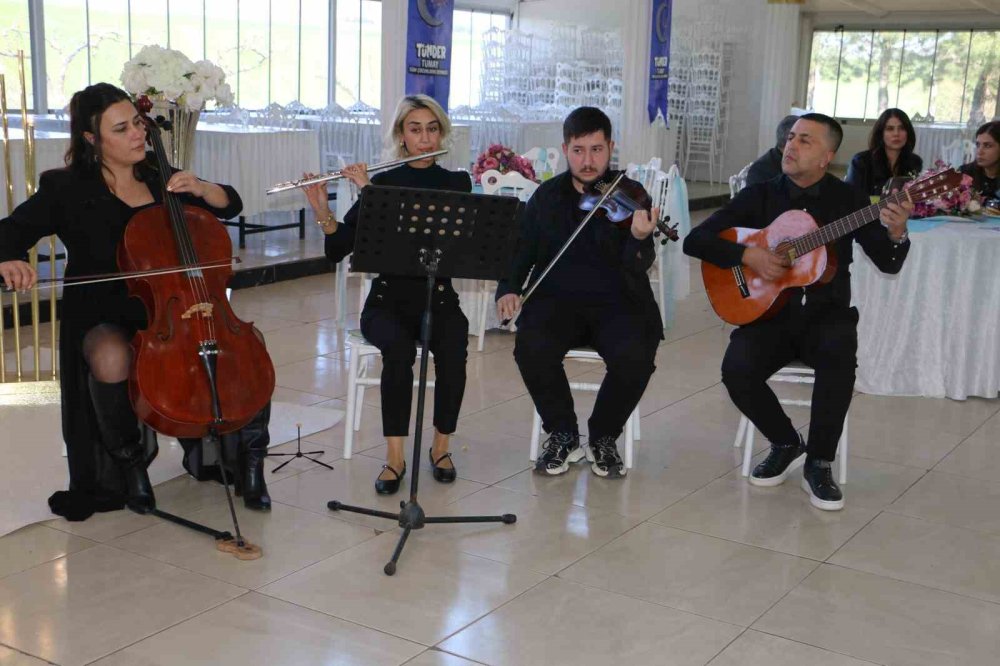 Diyarbakır’da hayırseverler destek çıktıkları öğrencilerle buluştu