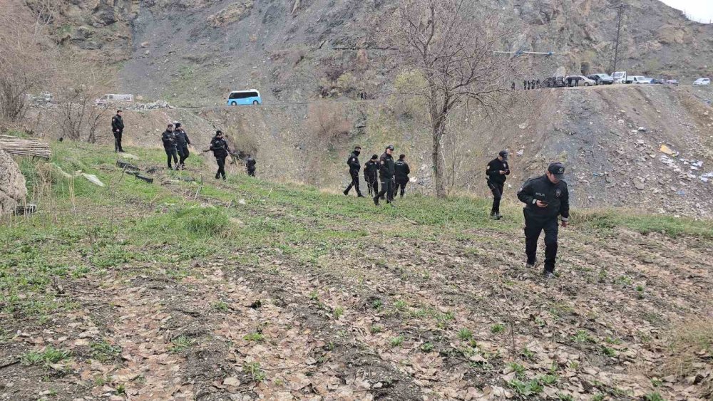 Hakkari’de kayıp kadını arama çalışması sürüyor