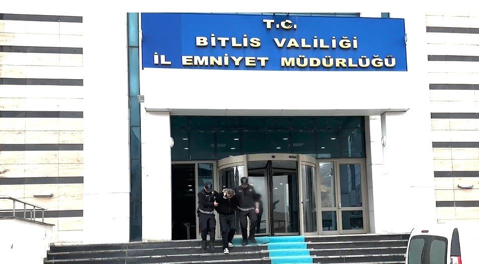 Yabancı uyruklu kişinin ayakkabısından uyuşturucu çıktı
