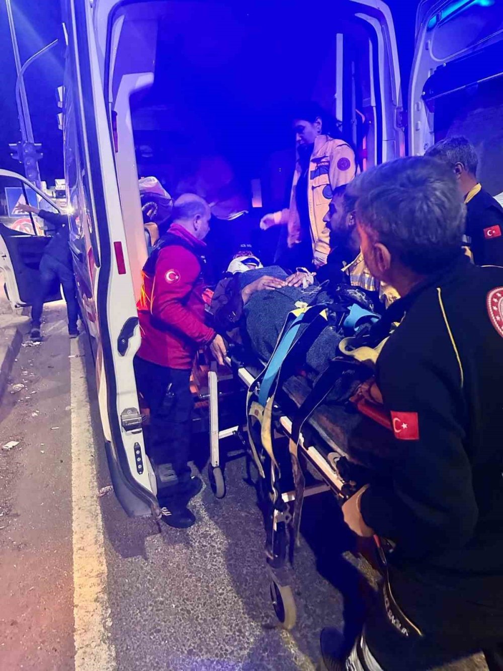 Mardin’de tır ile hafif ticari araç çarpıştı: 6 kişi yaralandı