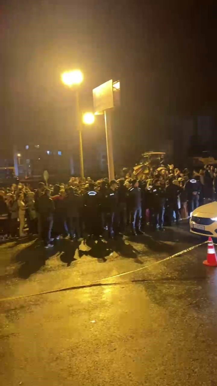 Bingöl'de yolun karşısına geçmeye çalışan üniversiteli kıza otomobil çarptı