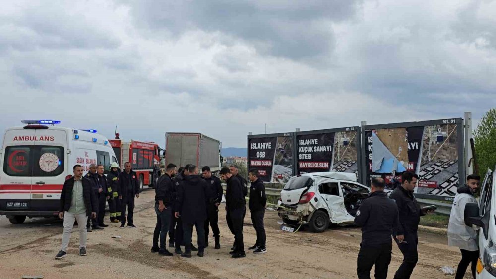 Gaziantep’te tır ile çarpışan otomobildeki anne-oğul hayatını kaybetti