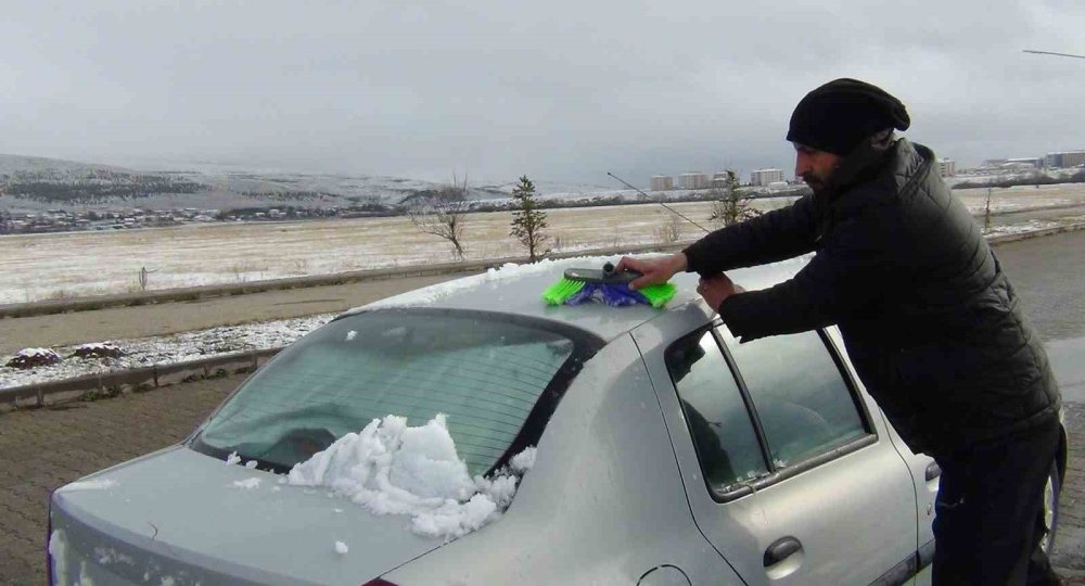 Kars'ta kar yağışı etkili oldu