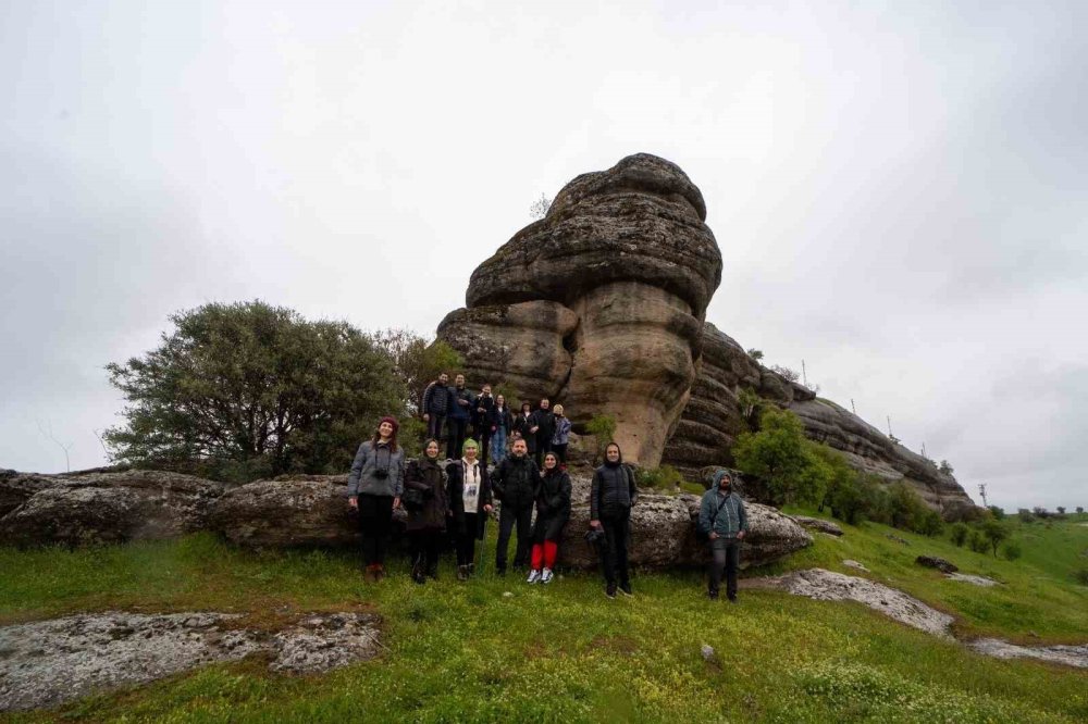 Kulp'ta fotoğraf severler yağmur altında Kefrun Kalesi’ni fotoğrafladı