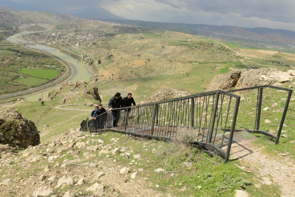 Palu Kalesinde yapılacak arkeolojik kazılarla Urartu’dan Osmanlı’ya uzanan tarih gün yüzüne çıkacak