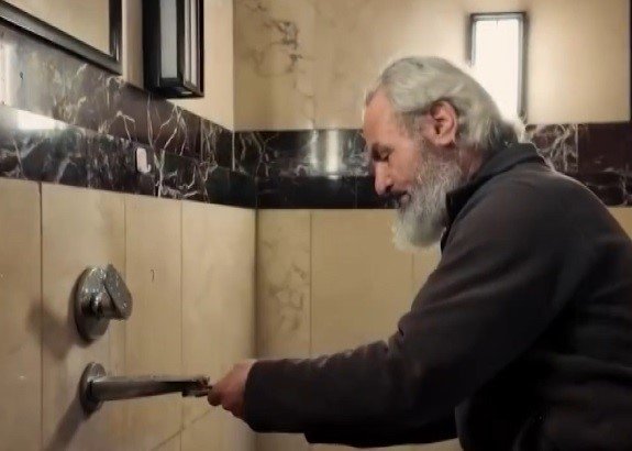 Su israfına 40 senelik su tesisat ustasından aparat