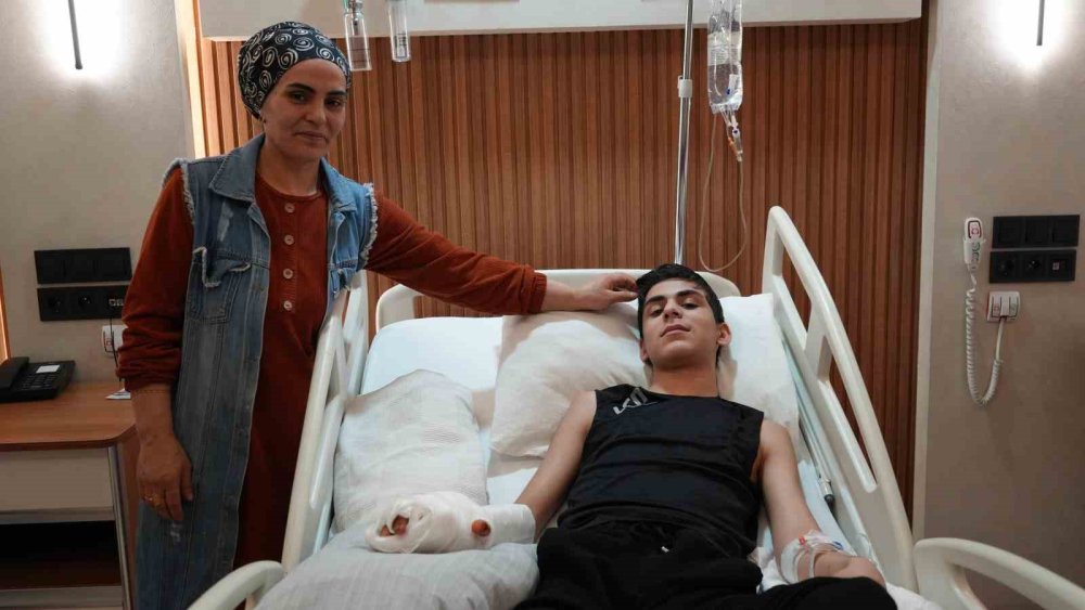 Antep'te makineye kaptırdığı el parmaklarının yerine ayak parmağı dikildi