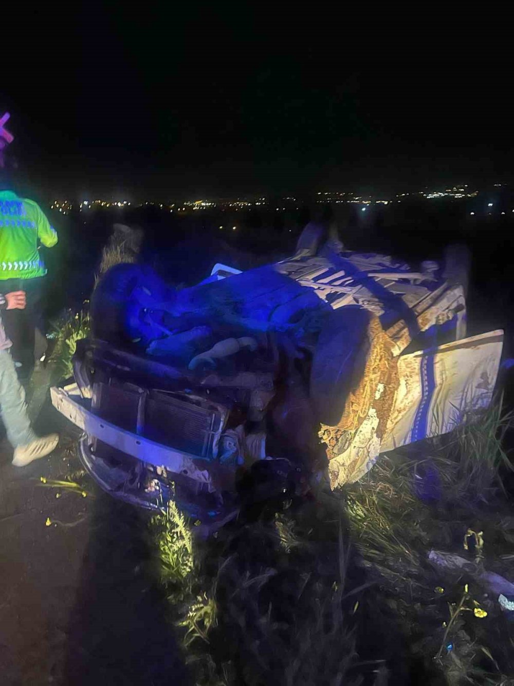 Diyarbakır’da otomobil şarampole devrildi: 1 ölü, 3 yaralı