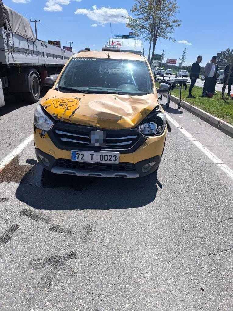Batman’da otomobil yayalara çarptı: 2 kişi yaralandı