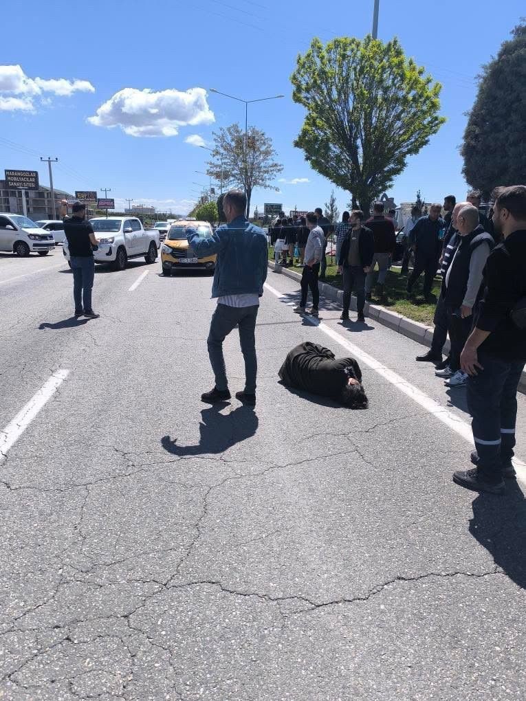 Batman’da otomobil yayalara çarptı: 2 kişi yaralandı