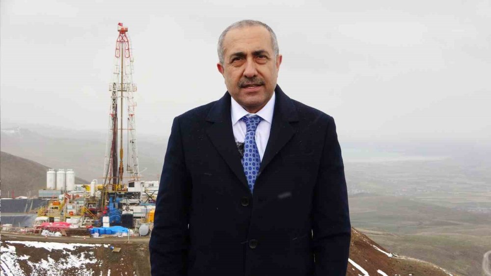 Muradiye'de petrol arayışı: 200 tonluk dev sondaj kulesi kuruldu