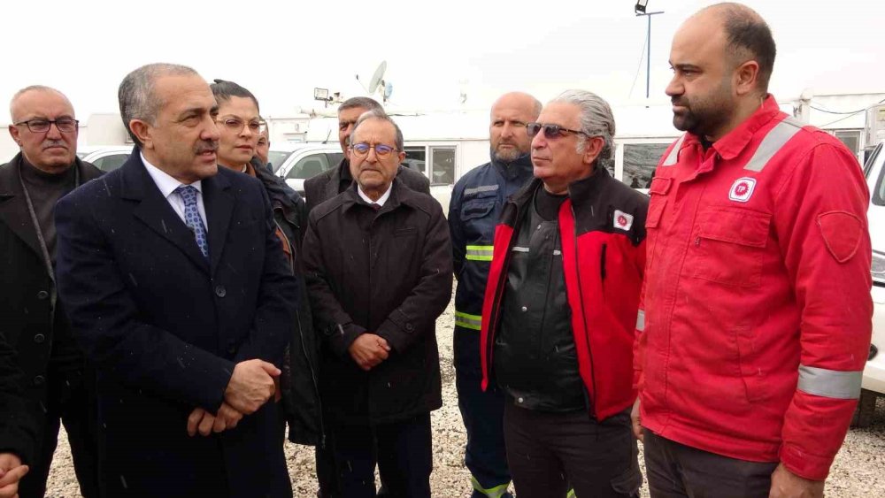 Muradiye'de petrol arayışı: 200 tonluk dev sondaj kulesi kuruldu