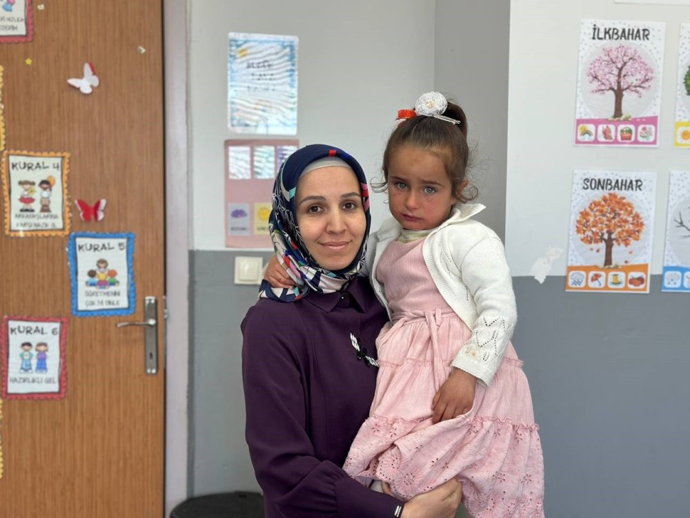 Urfa'da nefessiz kalan öğrenciye okul müdüründen heimlich manevrası
