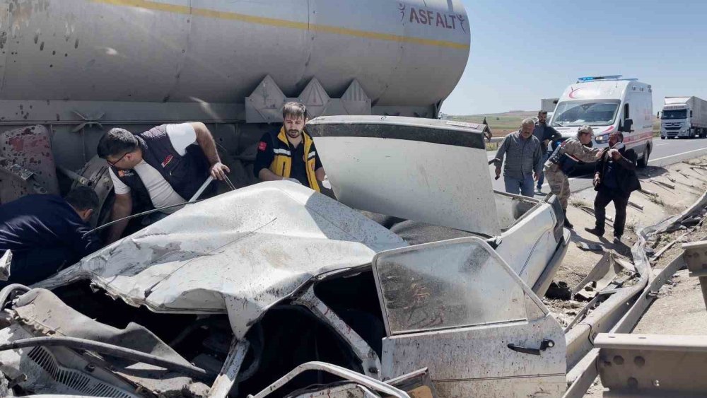 Urfa’da otomobil ile tır çarpıştı: 4 yaralı