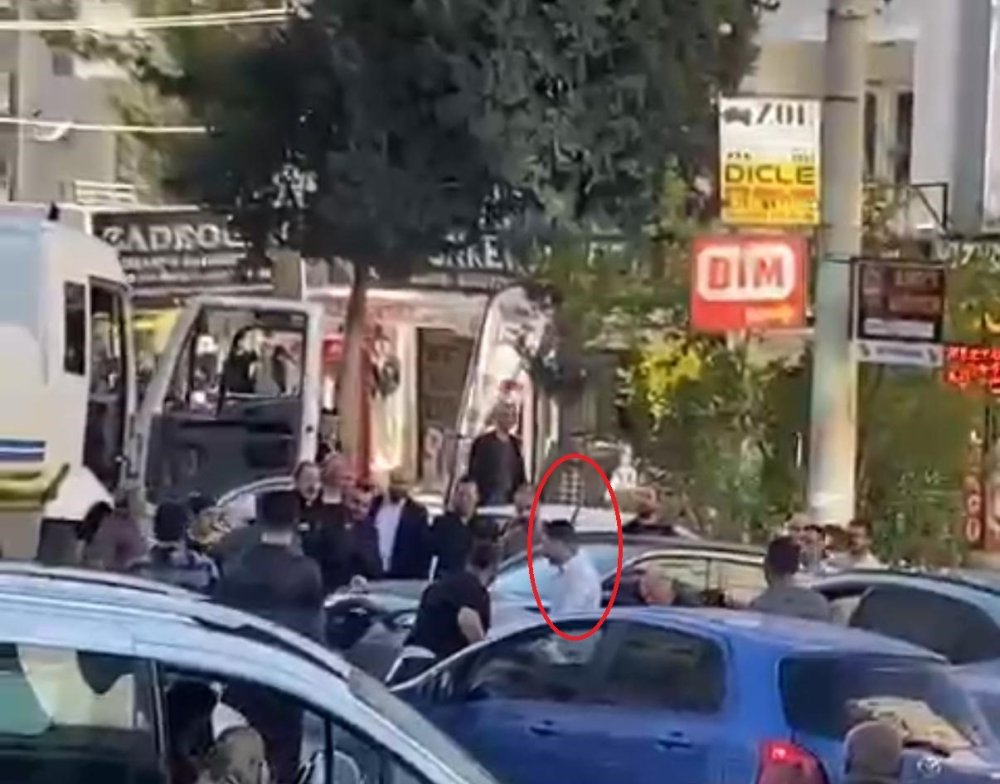 Yol kavgasında kendi sopasıyla dayak yedi