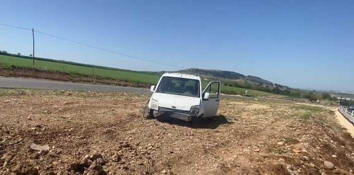 Adıyaman'da otomobil ile hafif ticari araç çarpıştı: 1’i ağır 2 yaralı