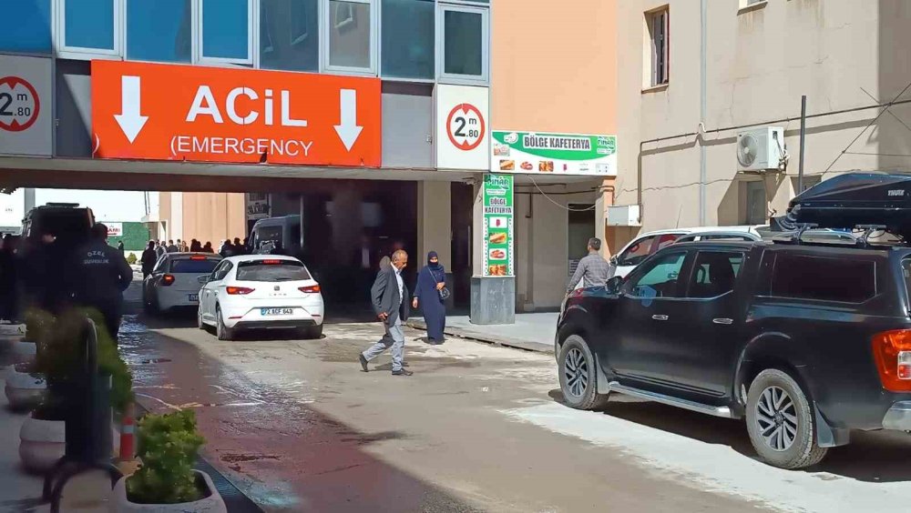Beşiri 'de asker kazara kendini vurarak ağır yaralandı