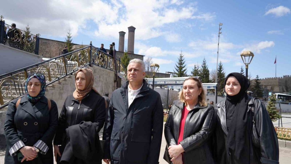 Erzurum’da katledilen genç kadın son yolculuğuna uğurlandı
