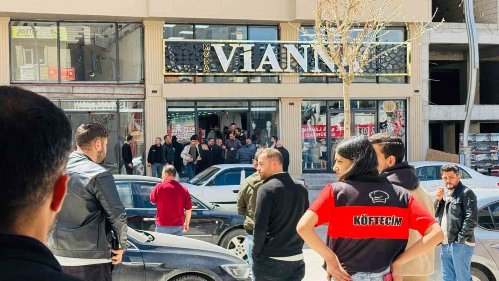 İpekyolu'nda mağazaya silahlı saldırı: 1 ölü, 3 yaralı