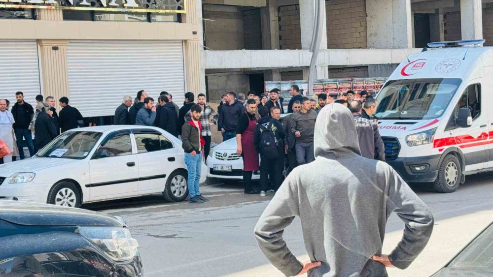 İpekyolu'nda mağazaya silahlı saldırı: 1 ölü, 3 yaralı