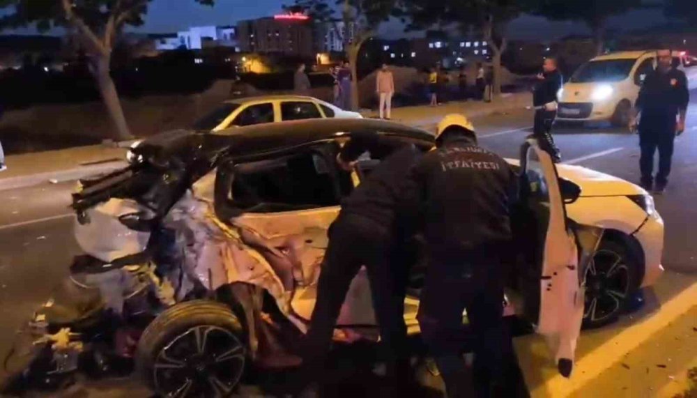 Urfa’da kamyonet ile otomobil çarpıştı: 4 yaralı