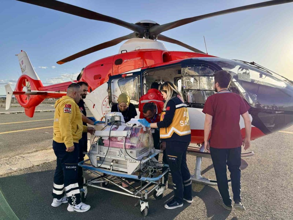 Prematüre Adar, göz tedavisi için ambulans helikopterle Van’a sevk edildi