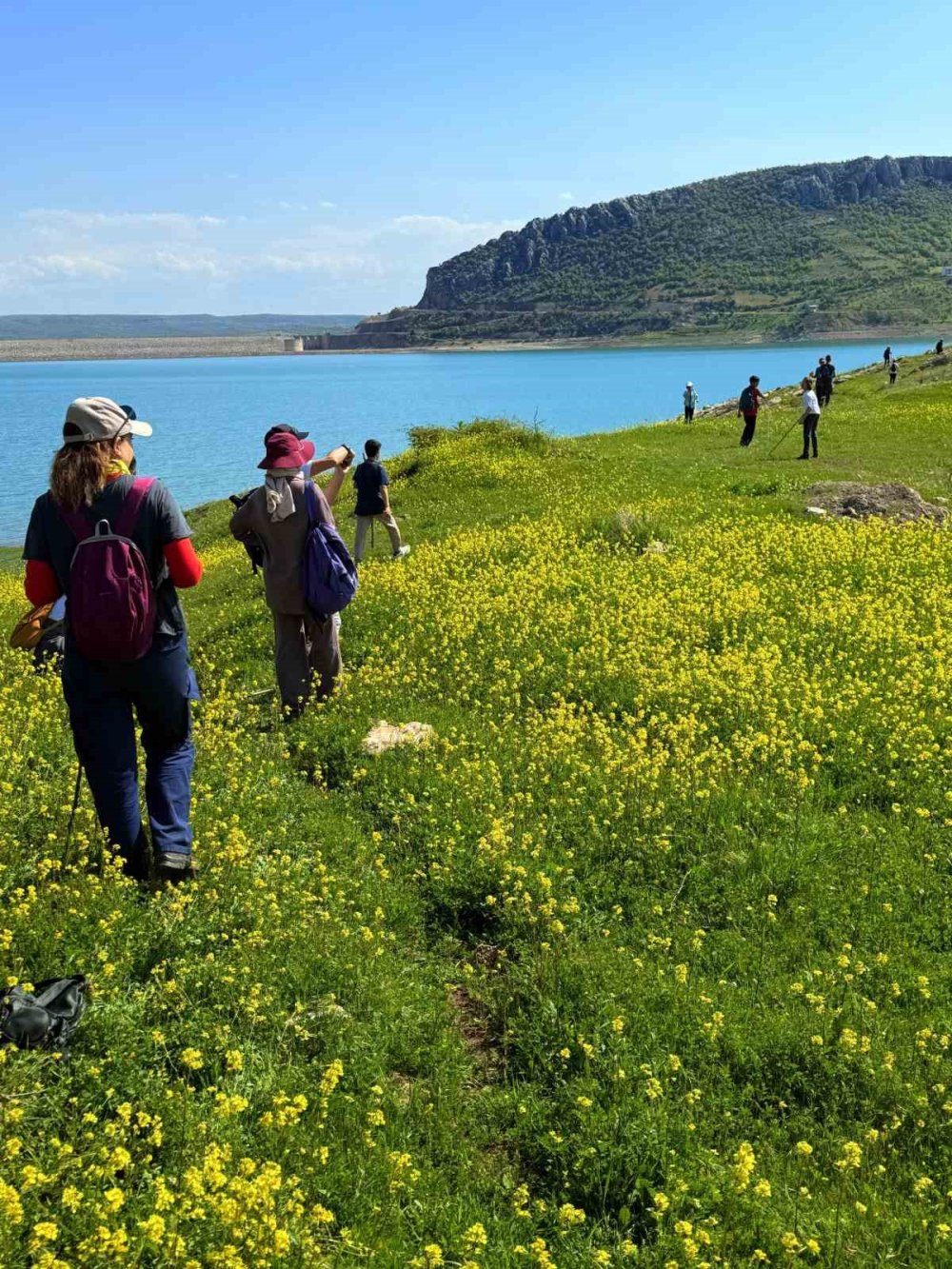 Dicle'de doğaseverler torbalarca çöp topladı