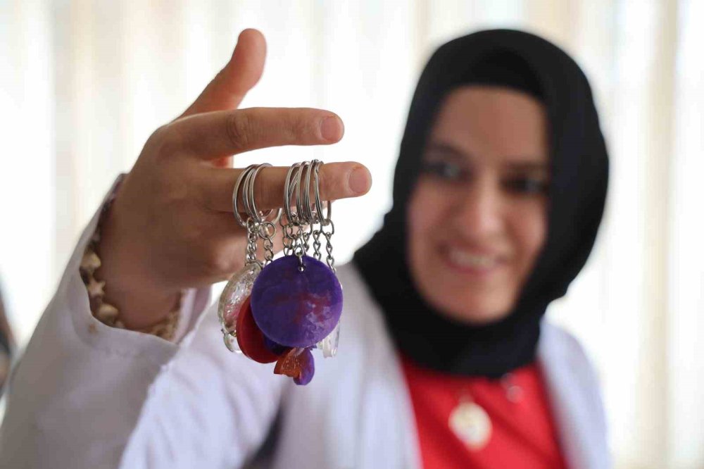 Elazığ'da kadınlar el sanatları kursunda hem sosyalleşiyor hem de öğreniyor