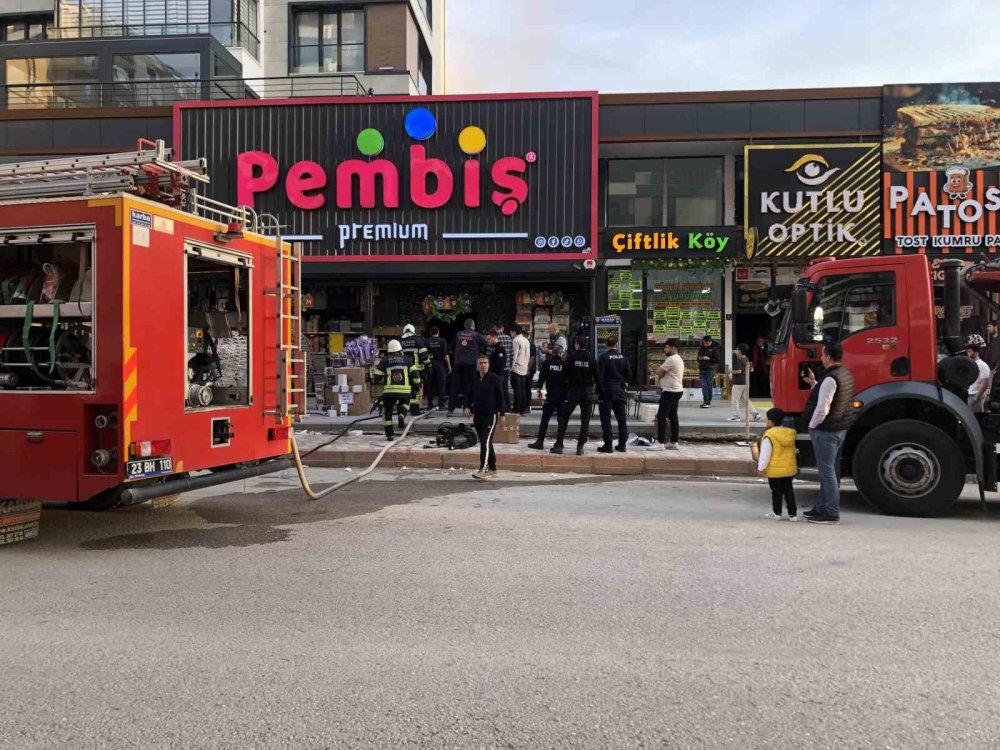 Elazığ’daki iş yeri yangın korkuttu