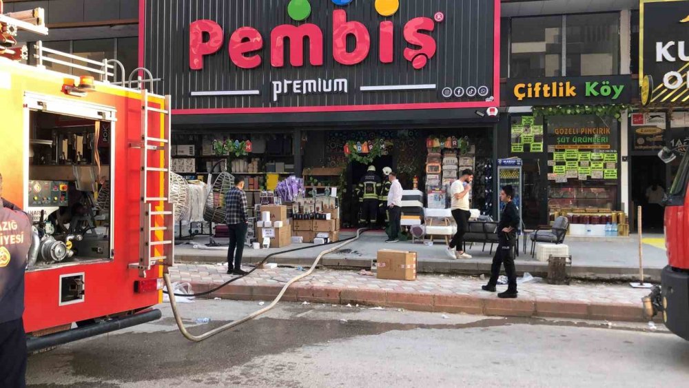 Elazığ’daki iş yeri yangın korkuttu