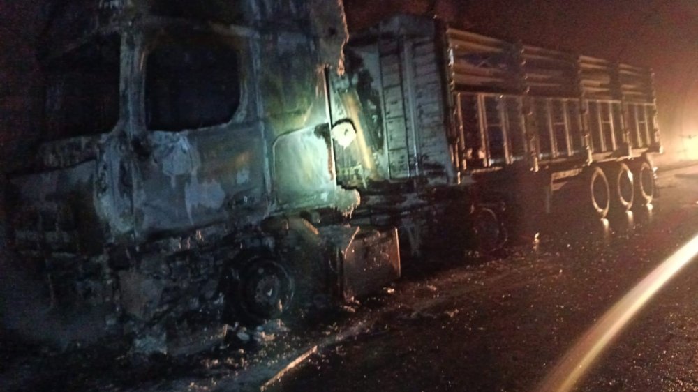 Malatya’da tır yangını sebebiyle ulaşıma kapan tünel trafiğe açıldı