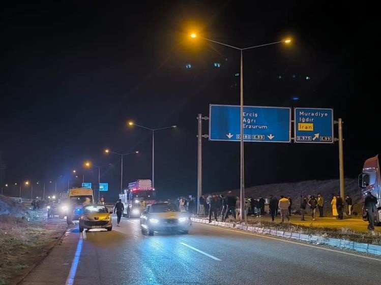 Van’da feci trafik kazası: 3 ölü, 2 yaralı