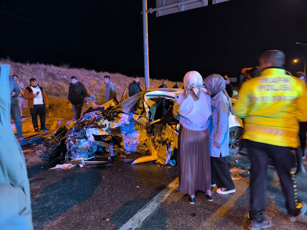 Van'da trafik kazasında hayatını kaybeden baba ve 2 kızı toprağa verildi