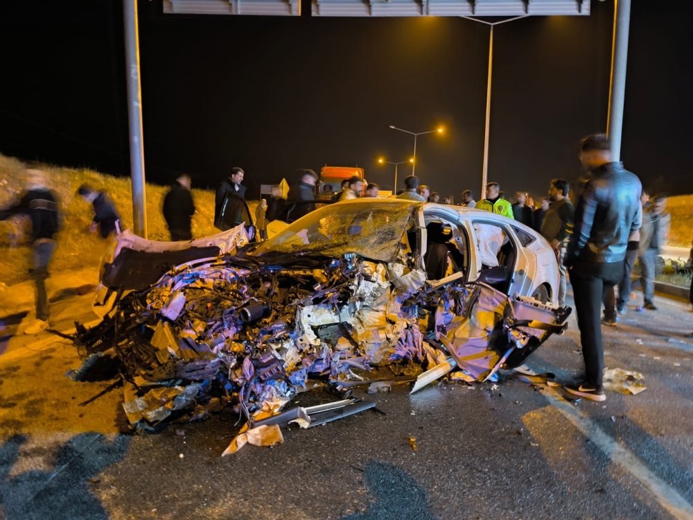 Van'da trafik kazasında hayatını kaybeden baba ve 2 kızı toprağa verildi