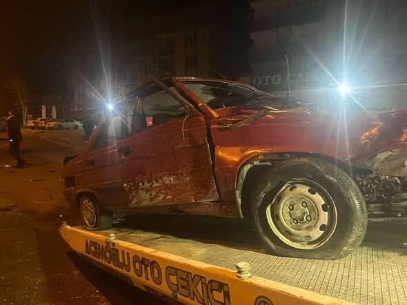 Elazığ’da otomobil ile kamyonet çarpıştı: 1 kişi yaralandı