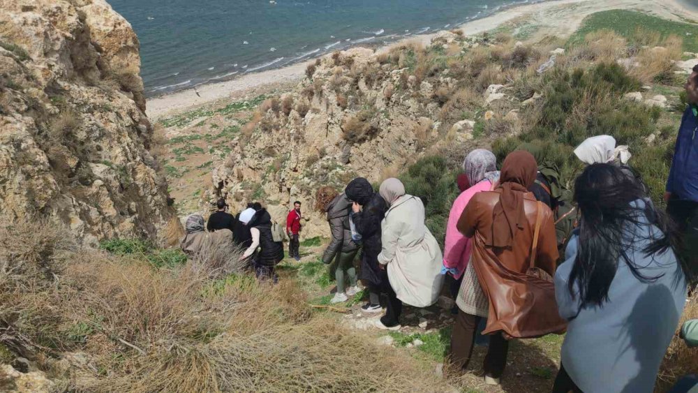 Van Gölü’nün doğal güzelliği Çarpanak Adası