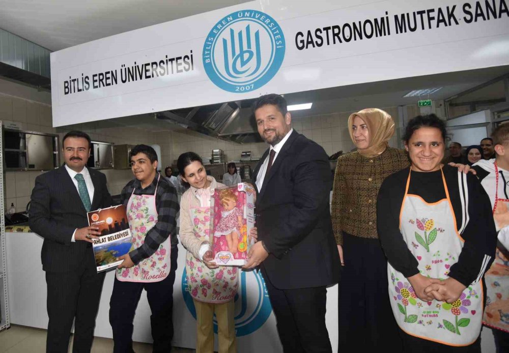 Ahlat'ta özel öğrencilere 23 Nisan’a özel etkinlik