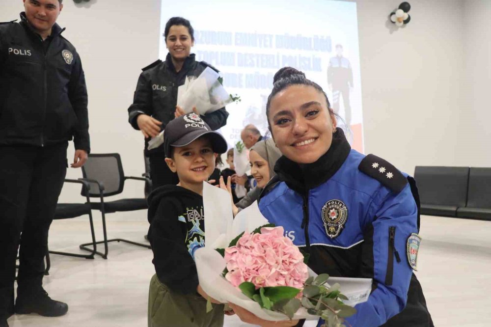 Erzurum'da polisten çocuklara sürpriz ziyaretler