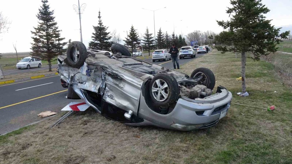 Erzurum’da ters yöne giren cip otomobille çarpıştı: 2 kişi yaralandı