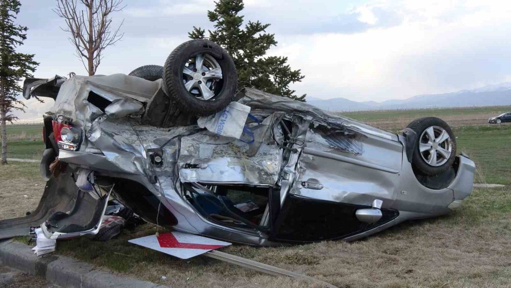 Erzurum’da ters yöne giren cip otomobille çarpıştı: 2 kişi yaralandı