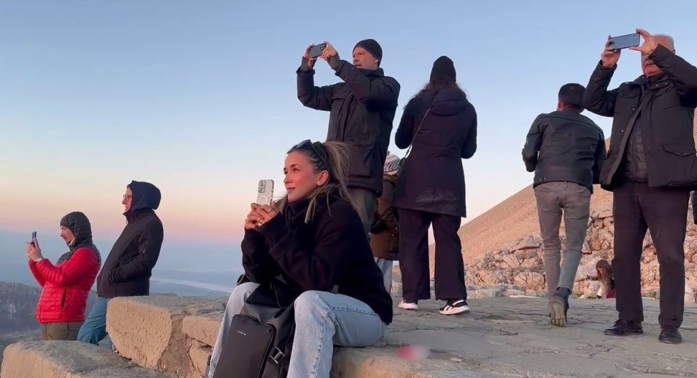 Nemrut Dağı’nda gün doğumunu izlemek hayran bırakıyor