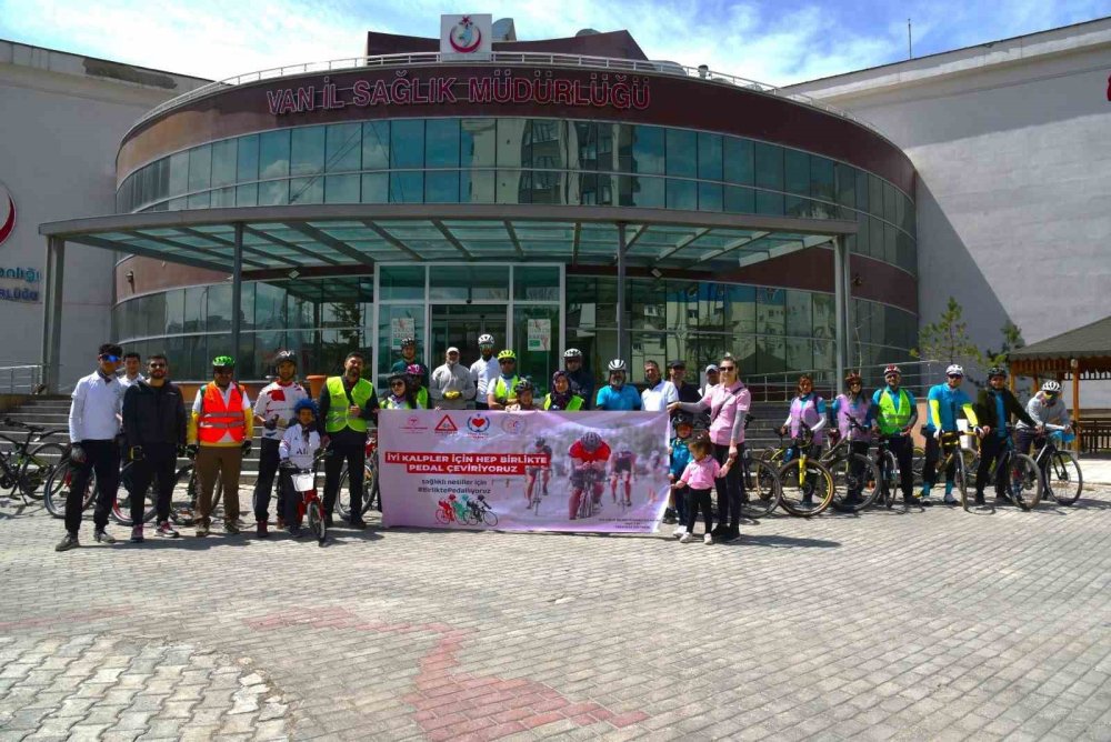 Van’da sağlıklı yaşam için bisiklet turu yapıldı