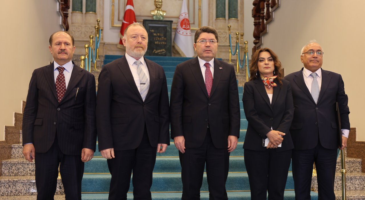 adalet-bakani-tunc-dem-parti-heyeti-ile-677524-200602.jpg