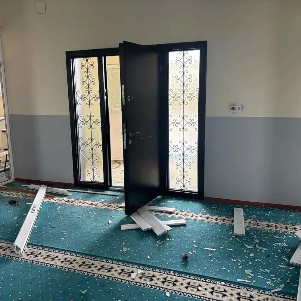 Ağrı'da bir camiye yıldırım düştü